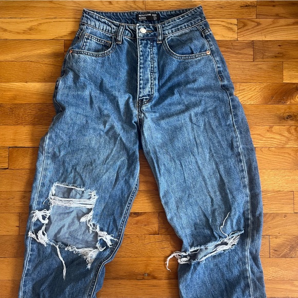 PrettyLittleThing Denim - PLT Distressed Jeans